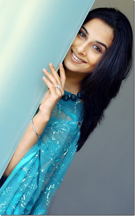 vidya balan blue saree actress pics